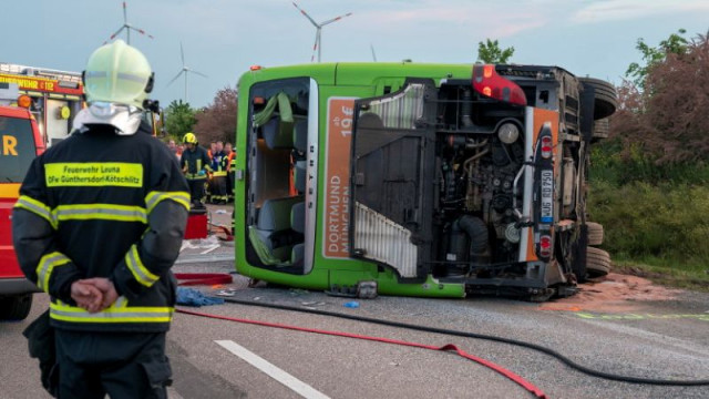 20 души пострадаха при катастрофа между два автобуса в Хамбург